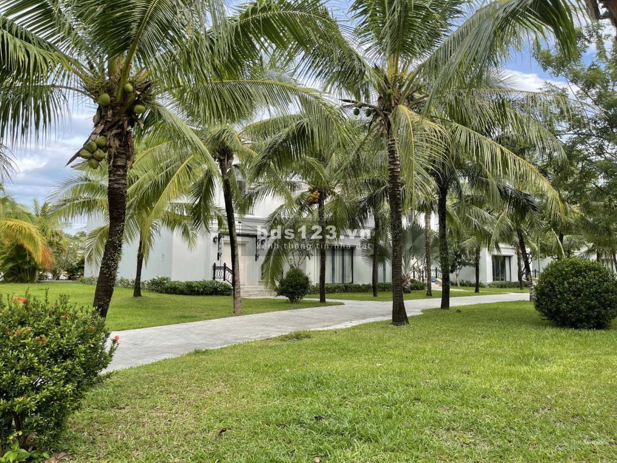Chủ nhà ngộp bank cần ra gấp căn biệt thự Villa, DT: 400m2, 2 tầng,3 PN, giá 14 tỷ, full nội thất
