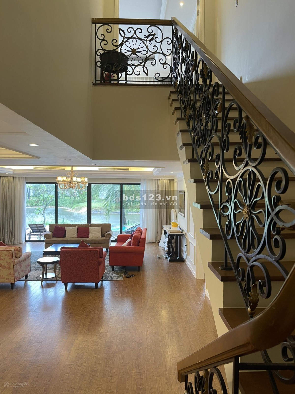 Chủ nhà ngộp bank cần ra gấp căn biệt thự Villa, DT: 400m2, 2 tầng,3 PN, giá 14 tỷ, full nội thất