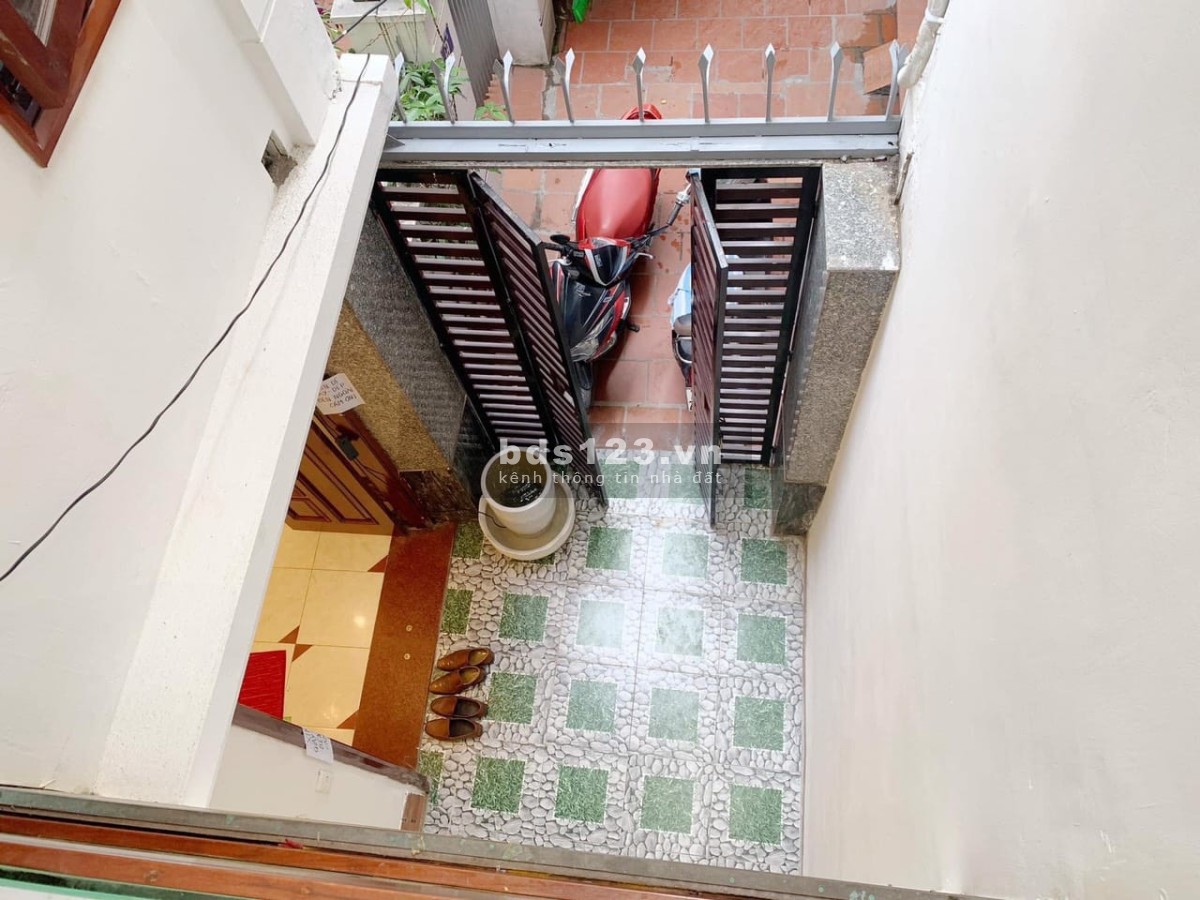 Bán gấp biệt thự phố Tây Sơn, cách phố 15m, 75m2 x 4T, giá chỉ 6.9 tỷ.