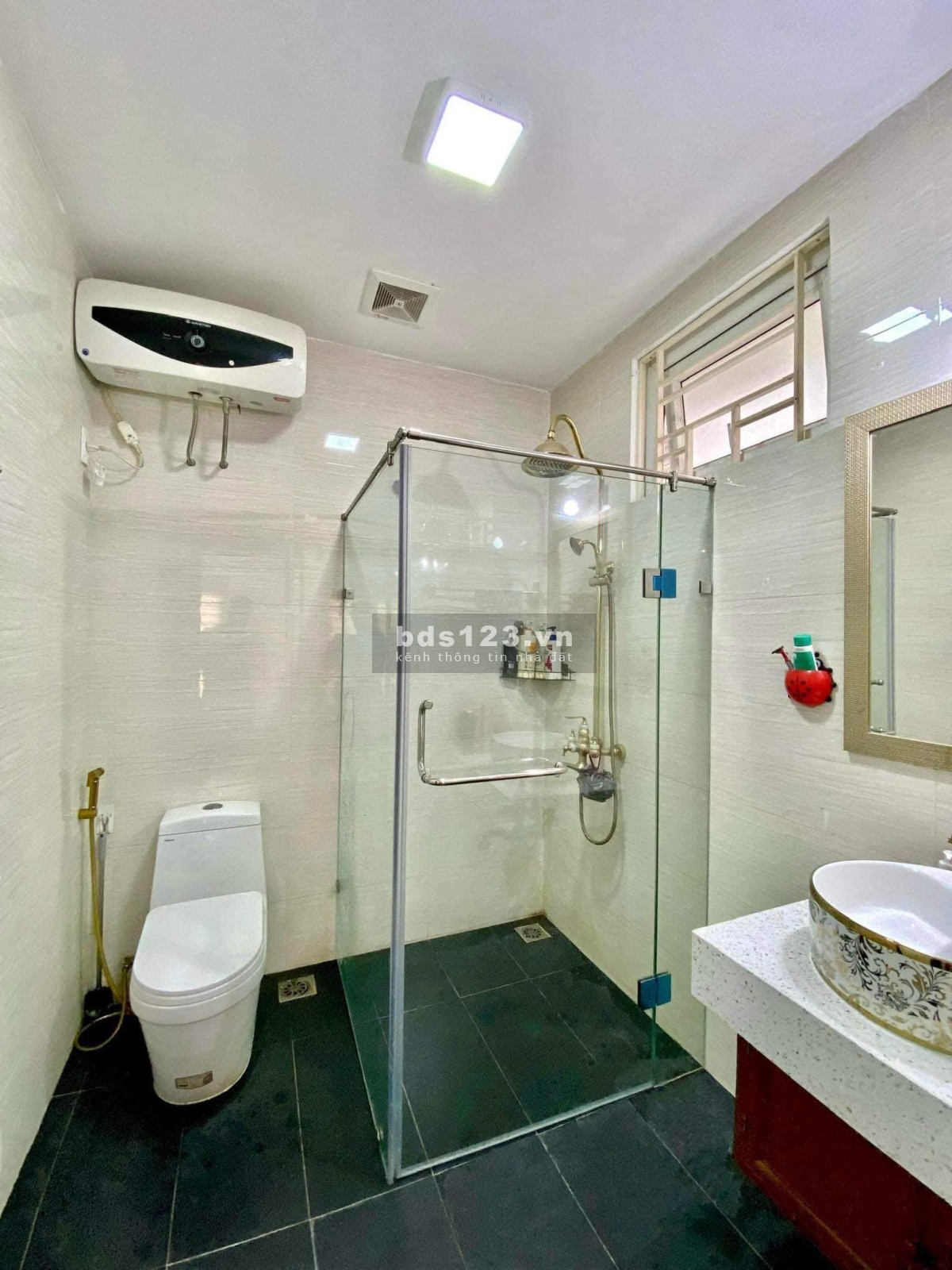 Bán Gấp nhà đẹp Ái Mộ , Long Biên . 6,9 Tỷ 5 tầng , Lô Góc , ngõ ô tô tránh thông , gara ô tô