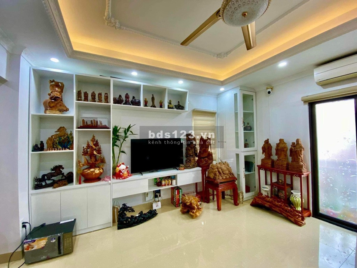 Bán Gấp nhà đẹp Ái Mộ , Long Biên . 6,9 Tỷ 5 tầng , Lô Góc , ngõ ô tô tránh thông , gara ô tô
