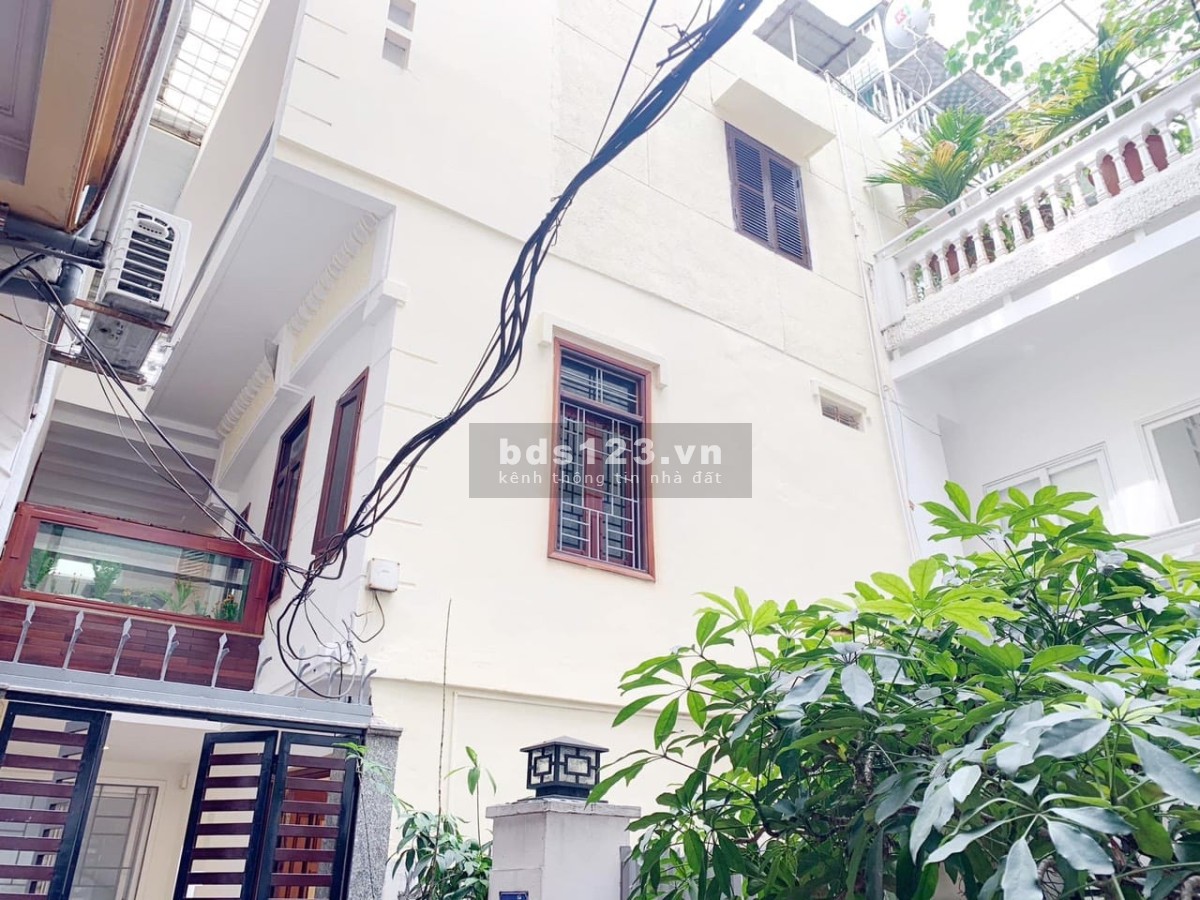 Bán gấp biệt thự phố Tây Sơn, cách phố 15m, 75m2 x 4T, giá chỉ 6.9 tỷ.