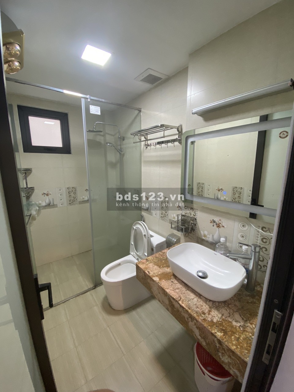 Cho thuê căn hộ dịch vụ Số 61C, Ngõ 29 Võng Thị, Tây Hồ. Sát View hồ cực thoáng. Chỉ 6Xtr