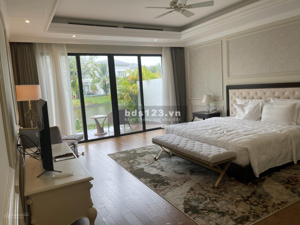 Chủ nhà ngộp bank cần ra gấp căn biệt thự Villa, DT: 400m2, 2 tầng,3 PN, giá 14 tỷ, full nội thất