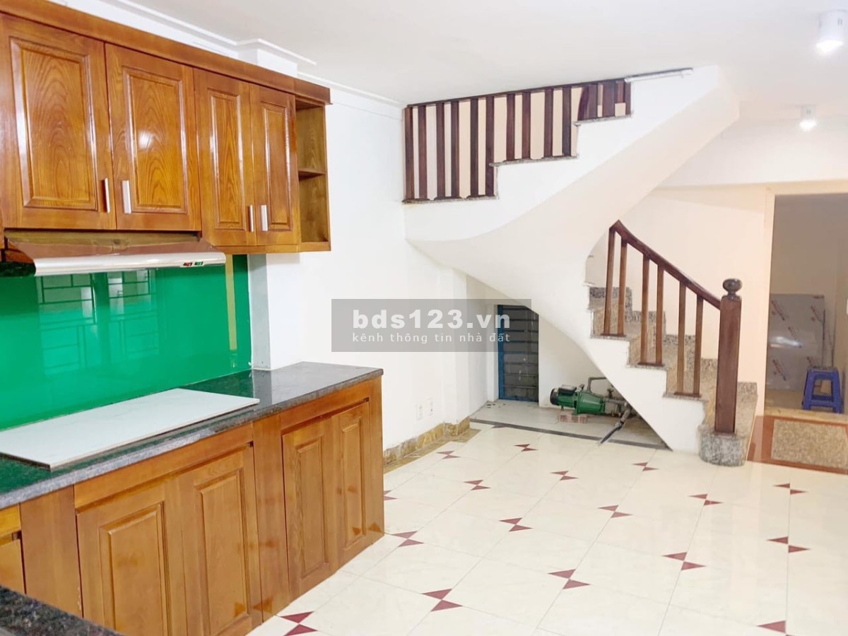 Bán gấp biệt thự phố Tây Sơn, cách phố 15m, 75m2 x 4T, giá chỉ 6.9 tỷ.