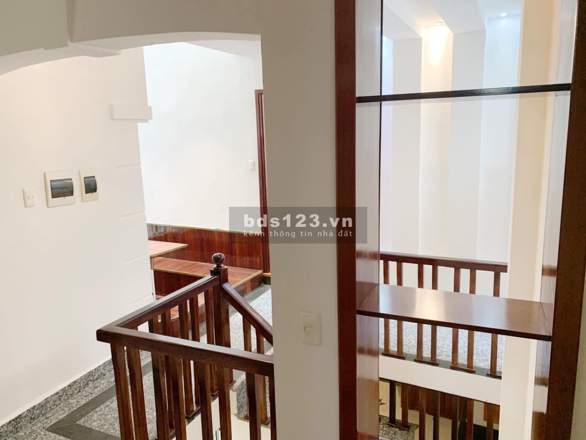 Bán gấp biệt thự phố Tây Sơn, cách phố 15m, 75m2 x 4T, giá chỉ 6.9 tỷ.