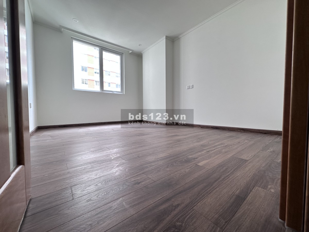 Chính chủ cần bán căn hộ 77.6m2 view Tây Nam chung cư Eurowindow River Park. LH: 0983 361 203