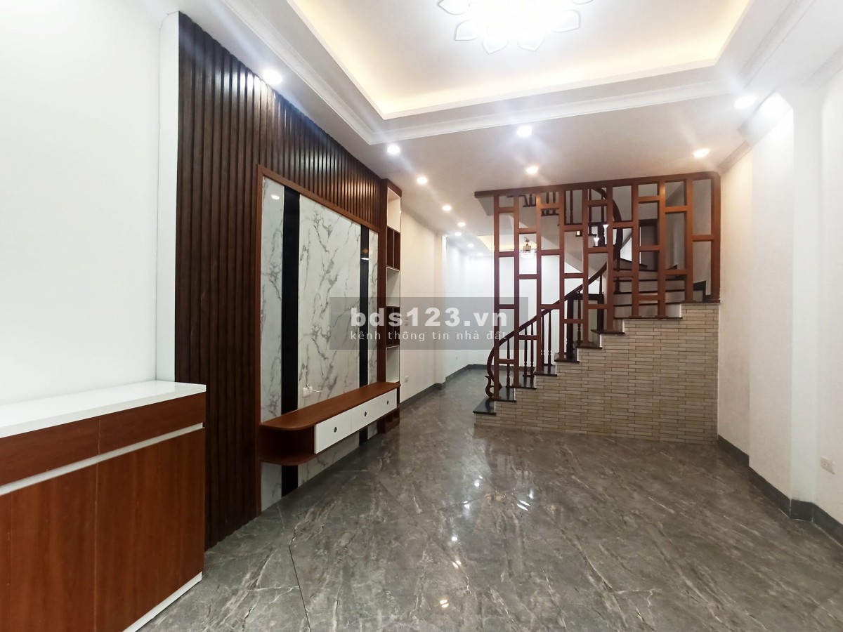 Bán nhà TƯ ĐÌNH, diện tích 50m, giá 4.88 tỷ, Ô TÔ đỗ nhà