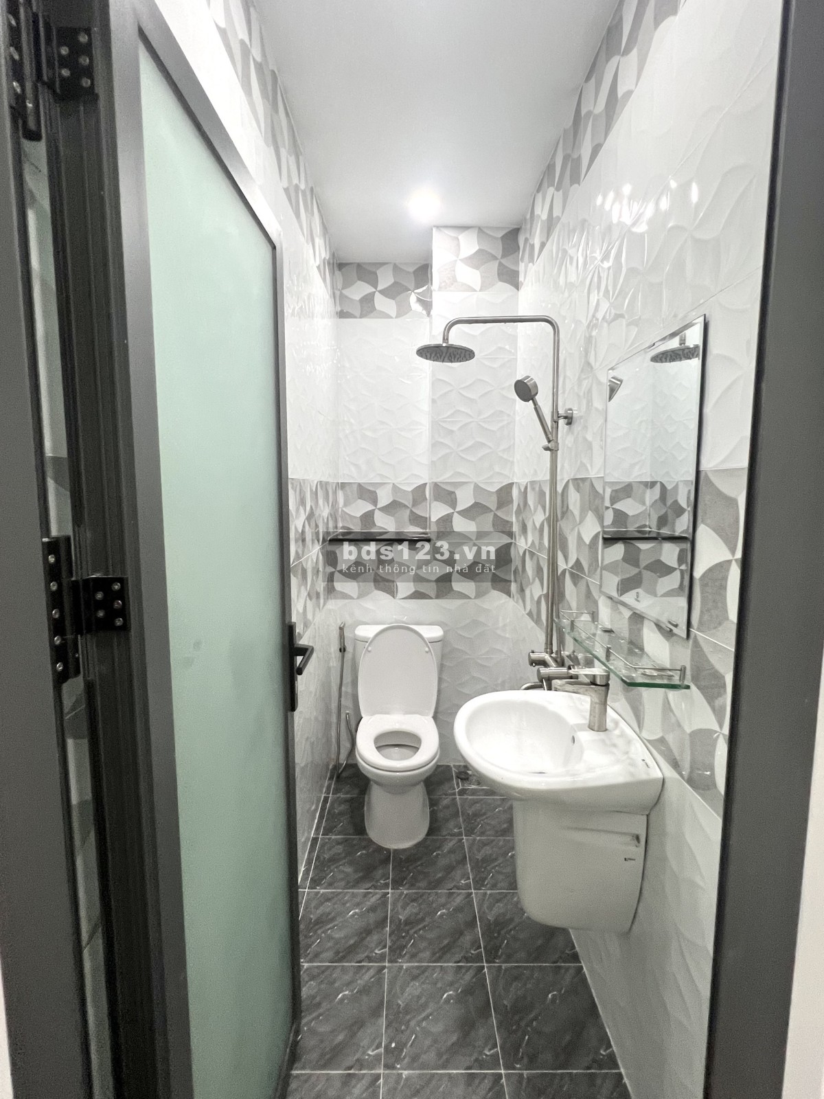 Cần bán gấp nhà 1 trệt 2 lầu mới xây, 54m2 4PN - 3WC, sổ hồng hoàn công, giá 4 tỷ 8 thương lượng