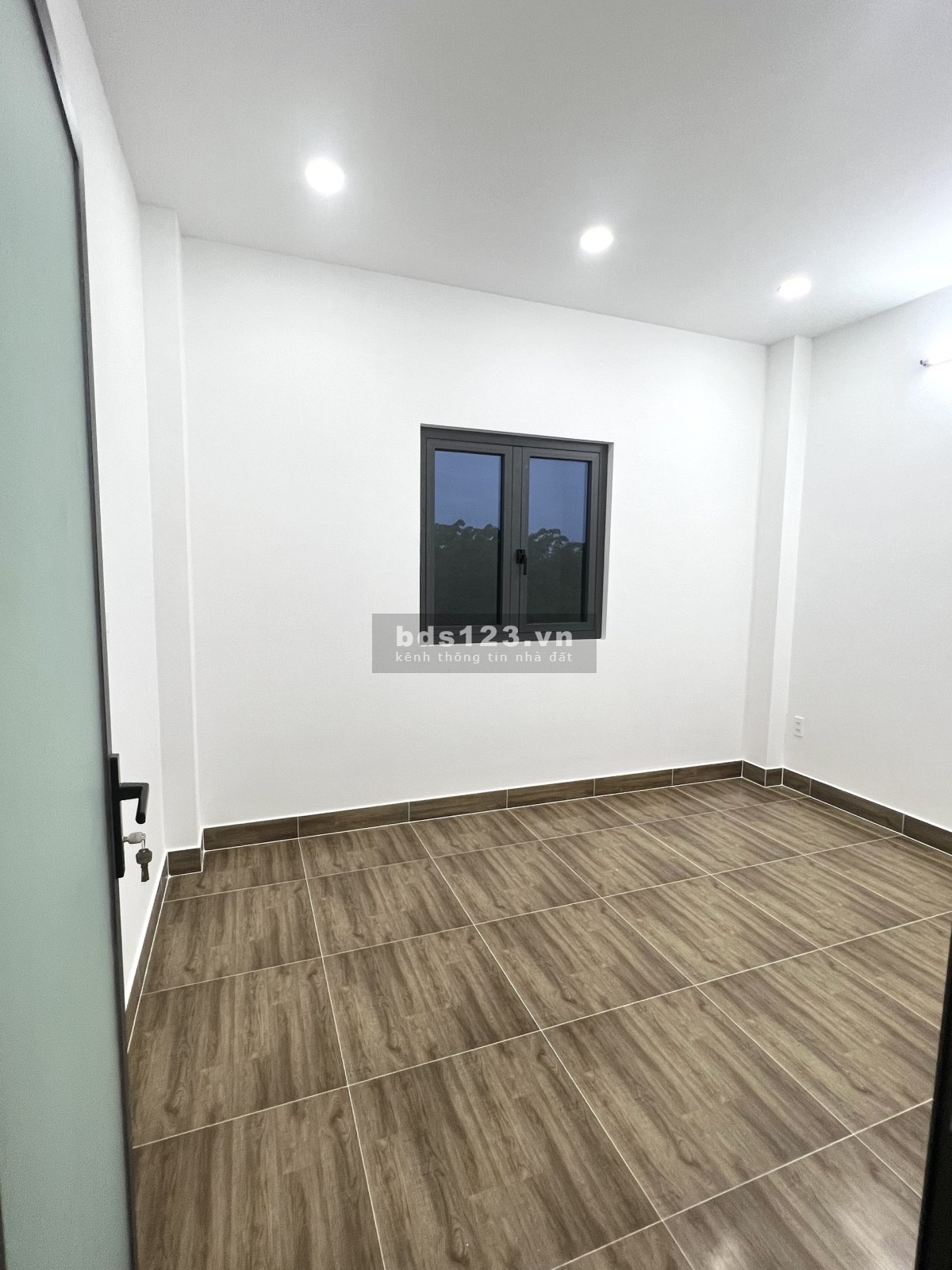 Cần bán gấp nhà 1 trệt 2 lầu mới xây, 54m2 4PN - 3WC, sổ hồng hoàn công, giá 4 tỷ 8 thương lượng