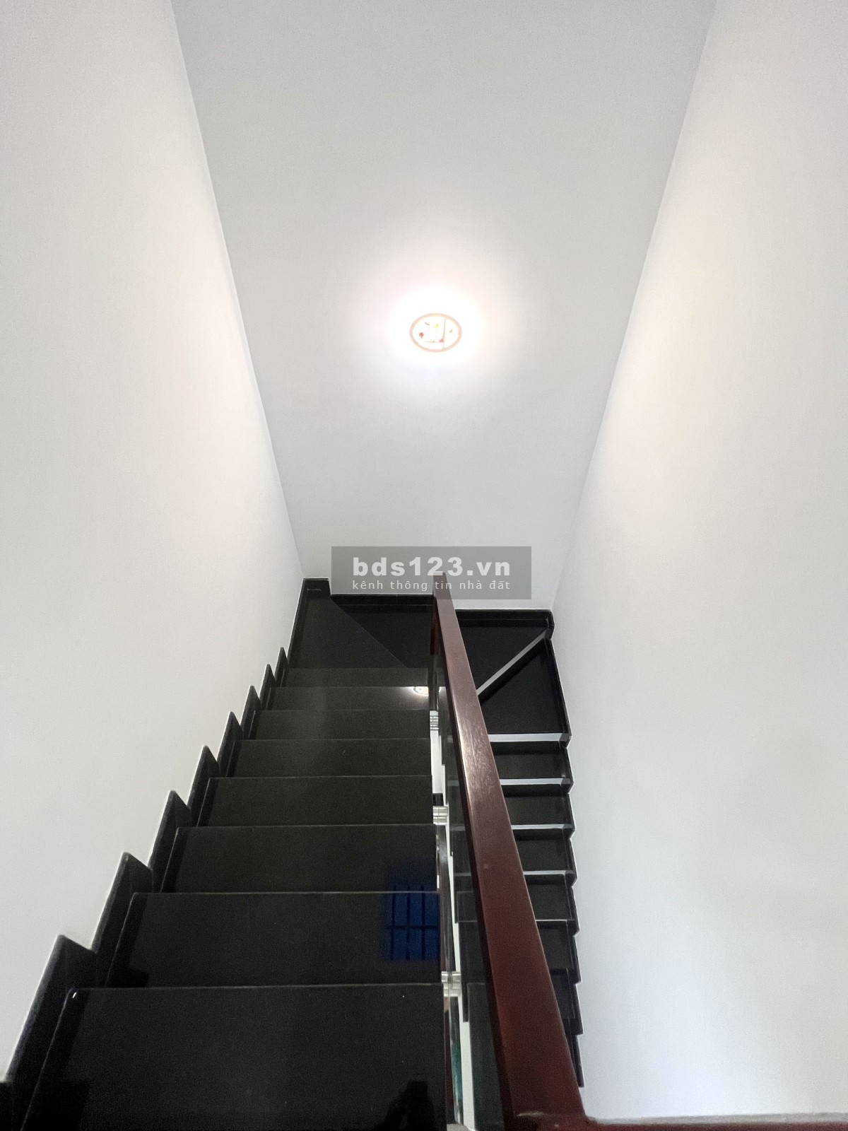 Cần bán gấp nhà 1 trệt 2 lầu mới xây, 54m2 4PN - 3WC, sổ hồng hoàn công, giá 4 tỷ 8 thương lượng