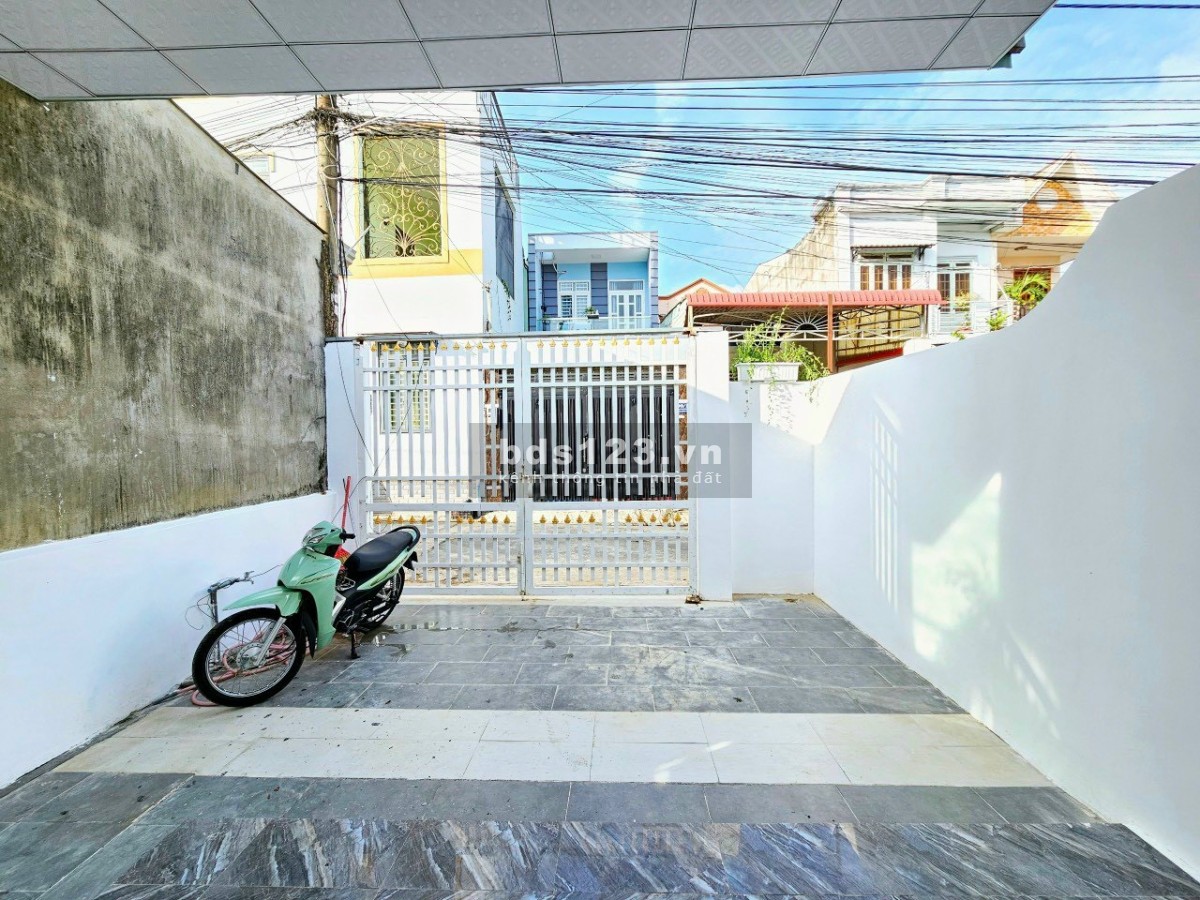 Nhà đẹp xinh, gần chợ Phú Thọ , đường nhựa 6m thông chỉ 2ty500 triệu