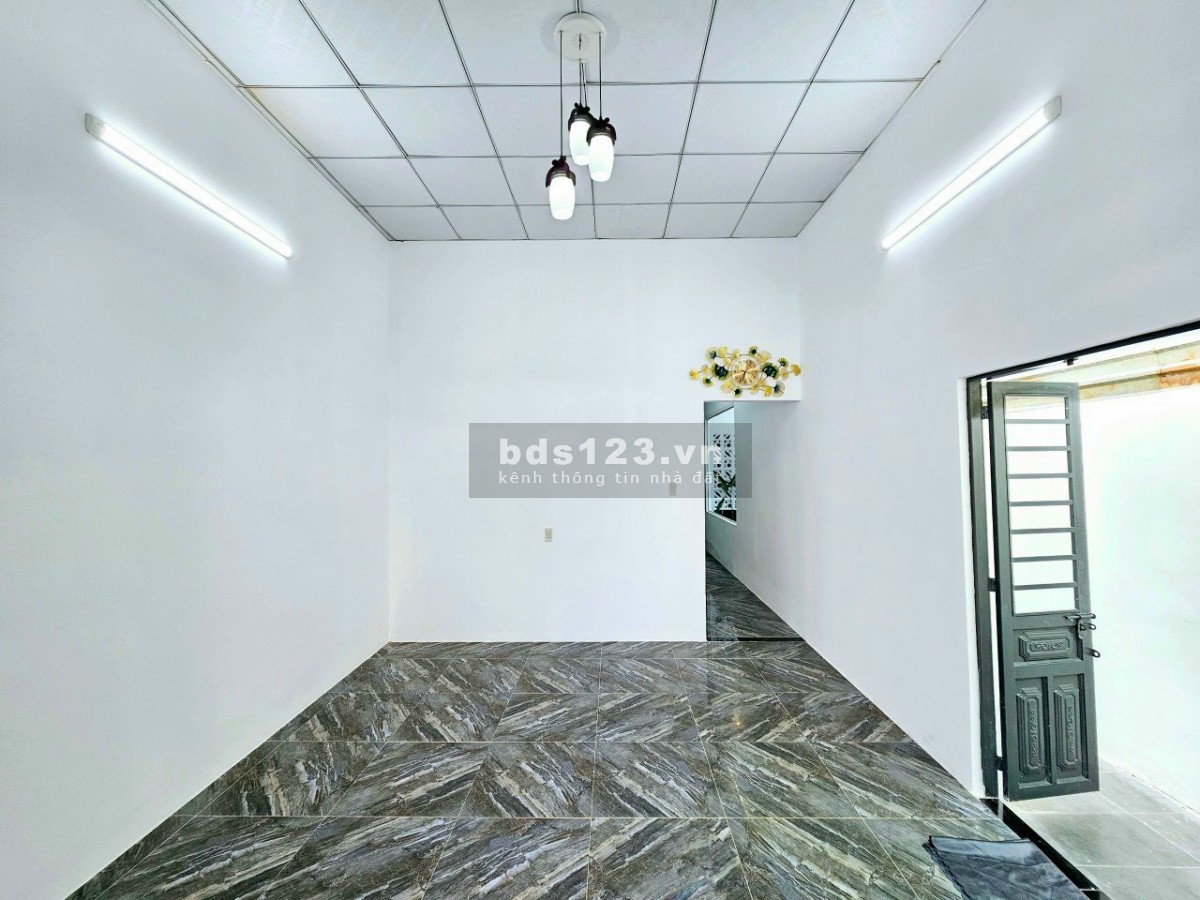Nhà đẹp xinh, gần chợ Phú Thọ , đường nhựa 6m thông chỉ 2ty500 triệu
