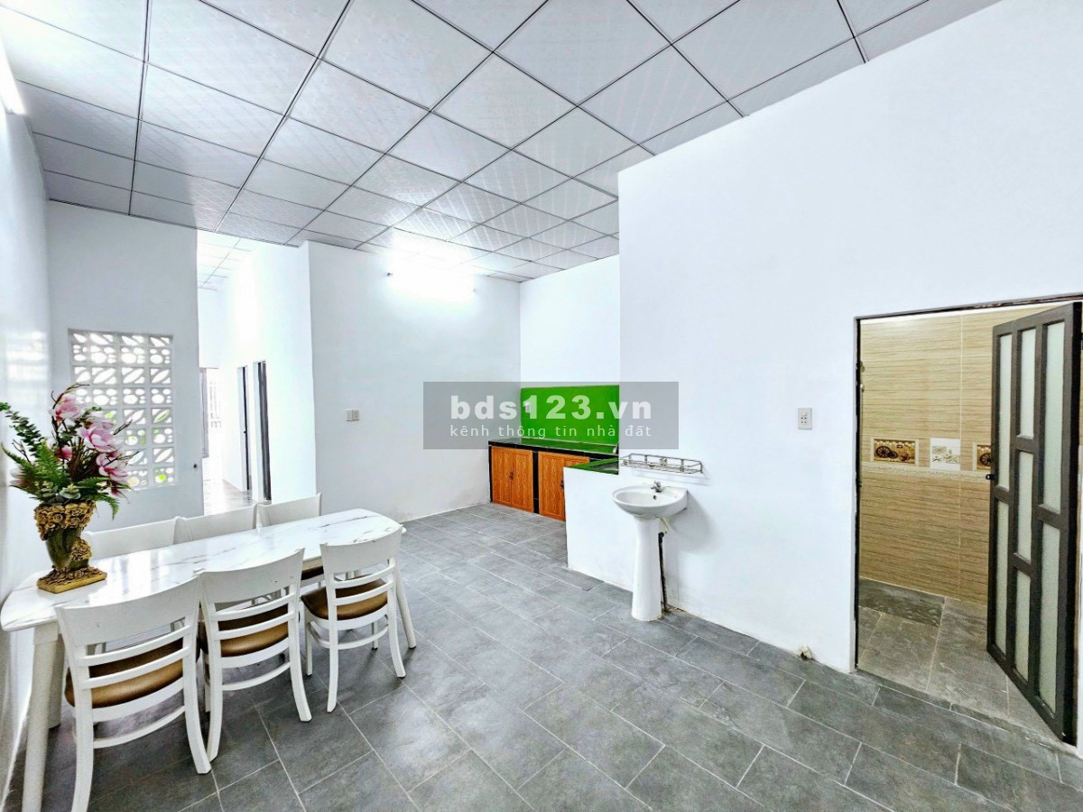Nhà đẹp xinh, gần chợ Phú Thọ , đường nhựa 6m thông chỉ 2ty500 triệu