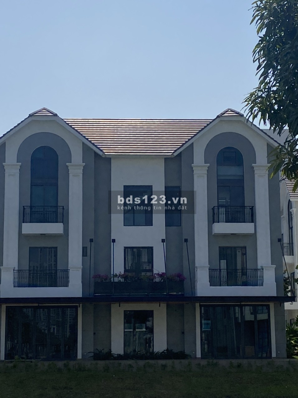 Lỗ 9 tỷ biệt thự song lập 250m2 Vinhomes Quận 9 giá 25,5 tỷ BTP
