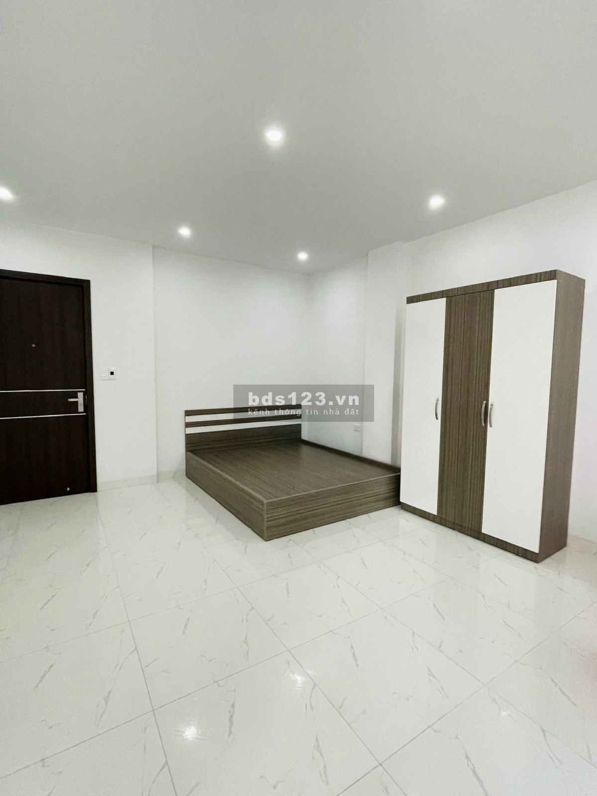 Bán nhà chung cư Mi Ni đường Láng, Đống Đa 94m2, 7 tầng, mặt tiền 5 m, giá 16 tỷ.