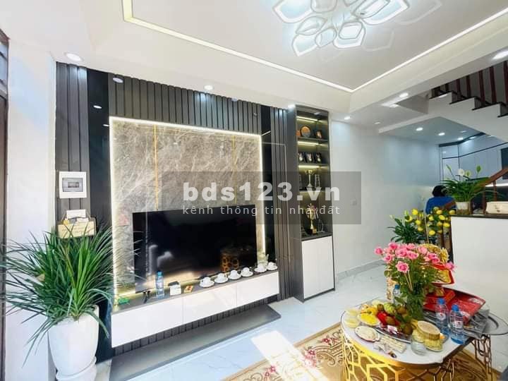 Bán nhà đẹp đường Hoàng Mai 24m, 4 tầng, mặt tiền 3.1m, giá 2.98 tỷ.