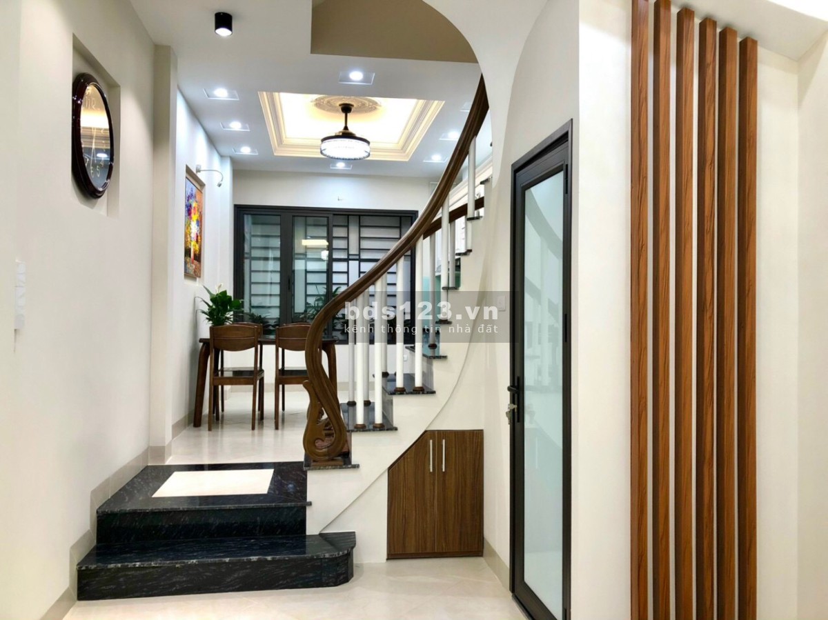 Bán nhà Vĩnh Hưng, Tặng Full nội thất tiền tỷ, 30m2 x 6 tầng, 3.23 tỷ