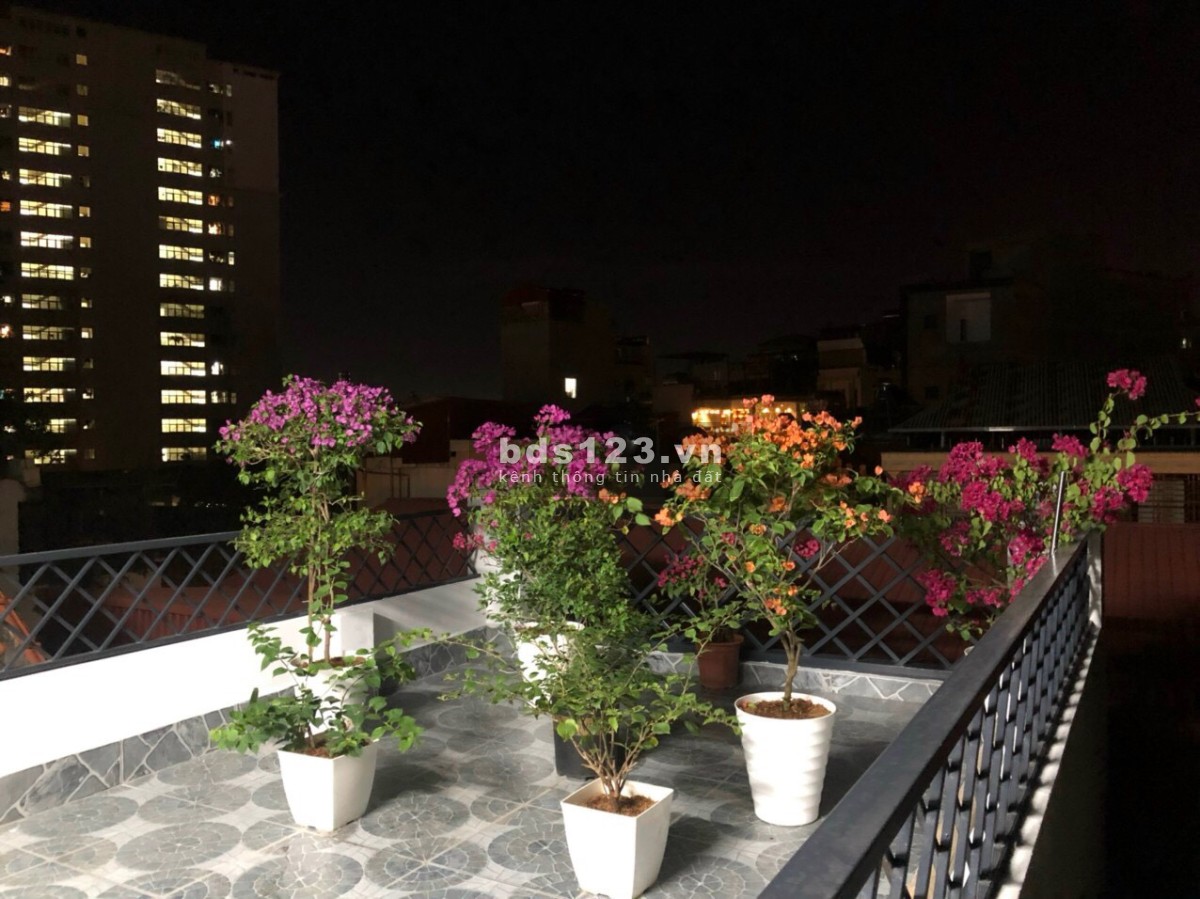 Bán nhà Vĩnh Hưng, Tặng Full nội thất tiền tỷ, 30m2 x 6 tầng, 3.23 tỷ