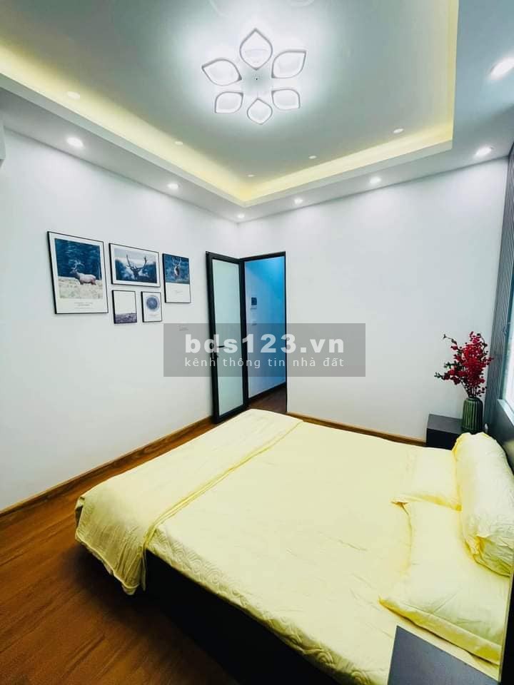 Bán nhà đẹp đường Hoàng Mai 24m, 4 tầng, mặt tiền 3.1m, giá 2.98 tỷ.