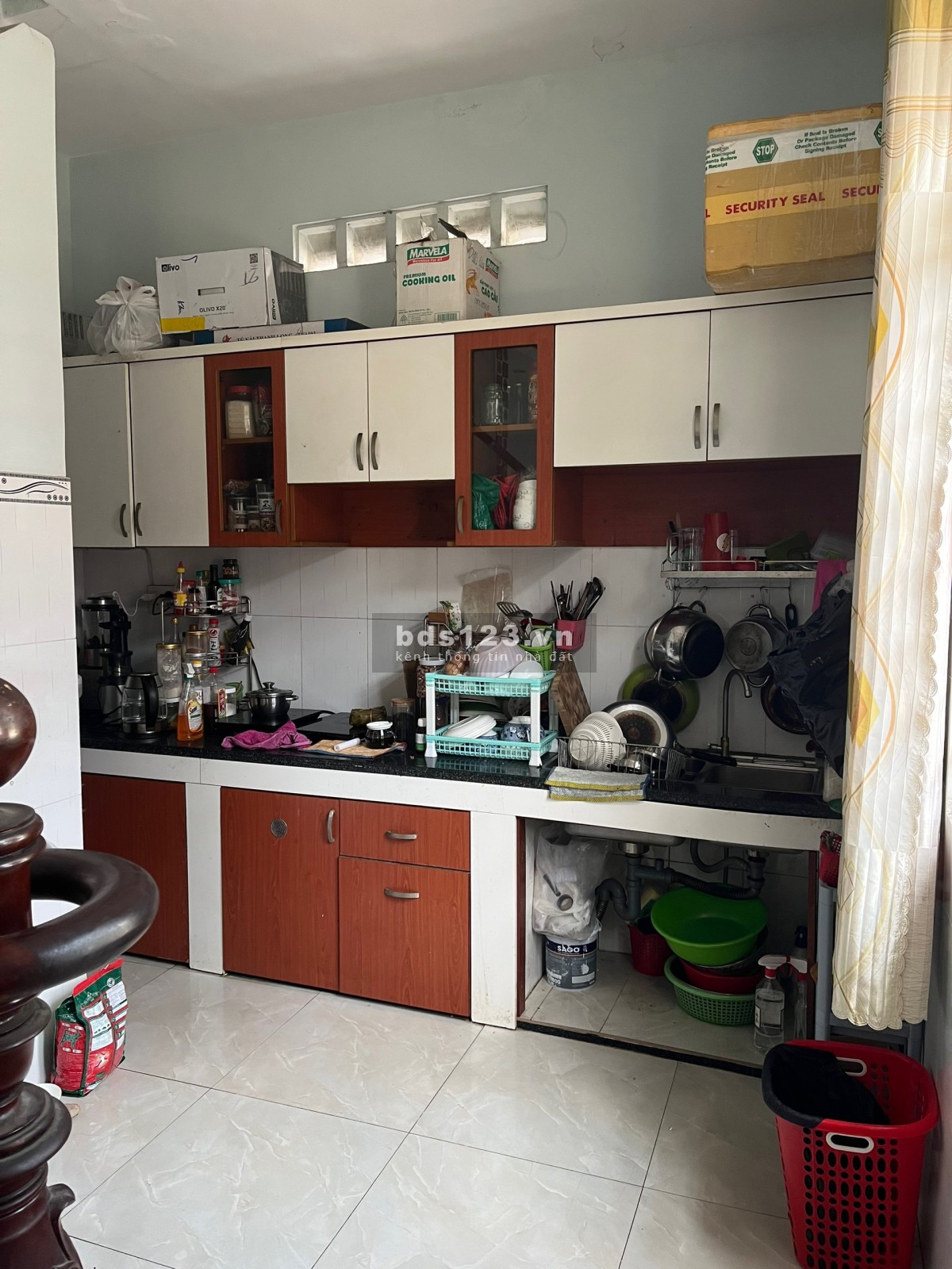 Không chung chủ. Còn trống 1 phòng cho nữ, có máy lạnh bao cả điện nước, Nhà Wc riêng, nhà bếp rộng