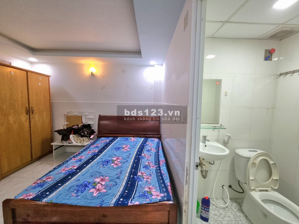 Còn 1 phóng duy nhất Lâm Văn Bền tiện sang Nguyễn Văn Linh, Trần Xuân Soạn, Nguyễn Thi Thập, Quận 7.