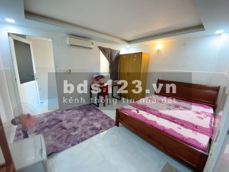 Còn 1 phóng duy nhất Lâm Văn Bền tiện sang Nguyễn Văn Linh, Trần Xuân Soạn, Nguyễn Thi Thập, Quận 7.