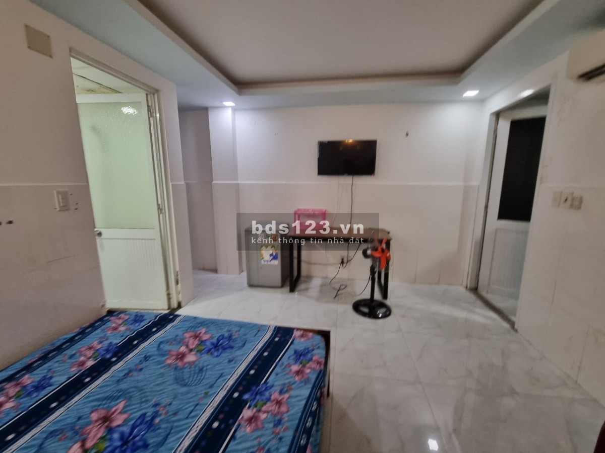 Còn 1 phóng duy nhất Lâm Văn Bền tiện sang Nguyễn Văn Linh, Trần Xuân Soạn, Nguyễn Thi Thập, Quận 7.