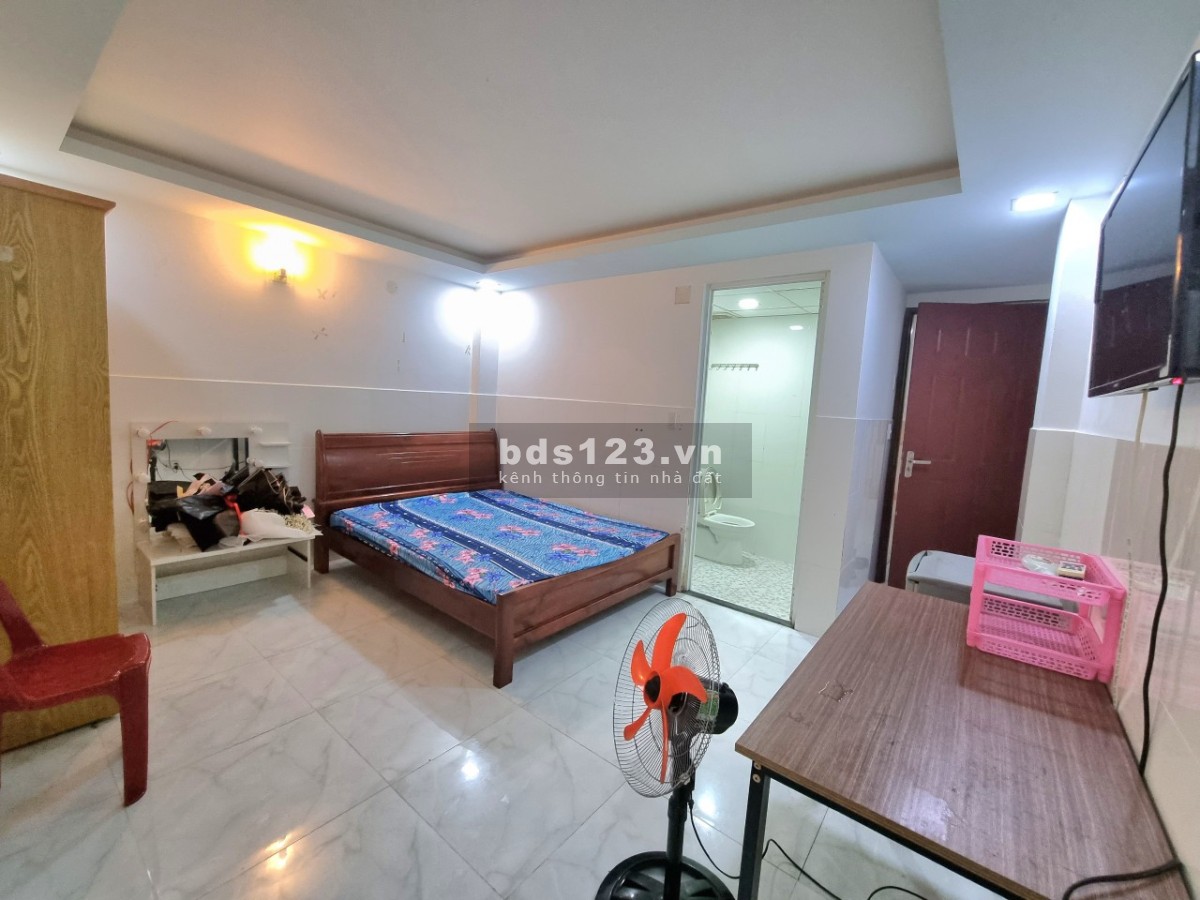 Còn 1 phóng duy nhất Lâm Văn Bền tiện sang Nguyễn Văn Linh, Trần Xuân Soạn, Nguyễn Thi Thập, Quận 7.