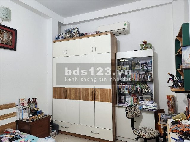 Bán nhà hiếm khu phố sầm uất Đê La Thành quận Đống Đa 41m2 x 4 tầng, nhỉnh 6 tỷ, ngõ ô tô