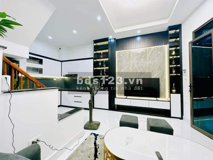 Bán nhà Tứ Hiệp, Chủ nhà có lộc làm ăn - Thoáng mát - Yên Tĩnh, 30m2, 2.3 tỷ