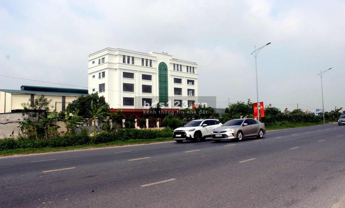 Cho thuê tầng 1,2,3 làm văn phòng tại Quế Võ, showroom, siêu thị