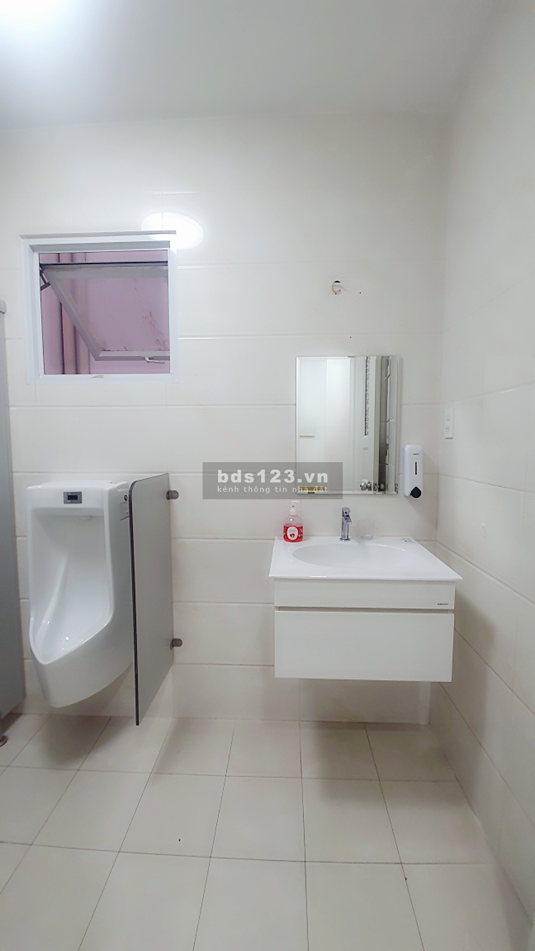 Cho thuê văn phòng mặt bằng tầng trệt đường Trần Xuân Soạn Q7 (miễn phí quản lý)