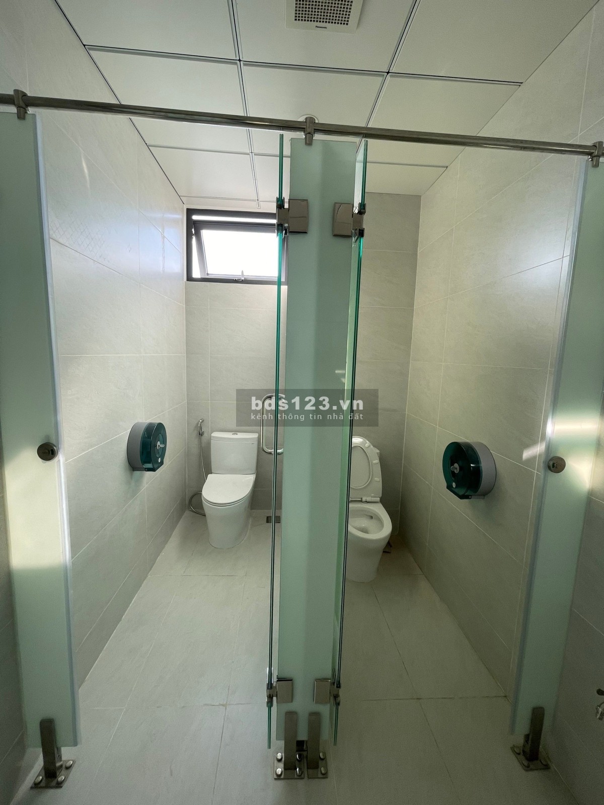 Tòa văn phòng mặt tiền Tạ Hiện theo sàn hoặc nguyên căn 20tr-140tr