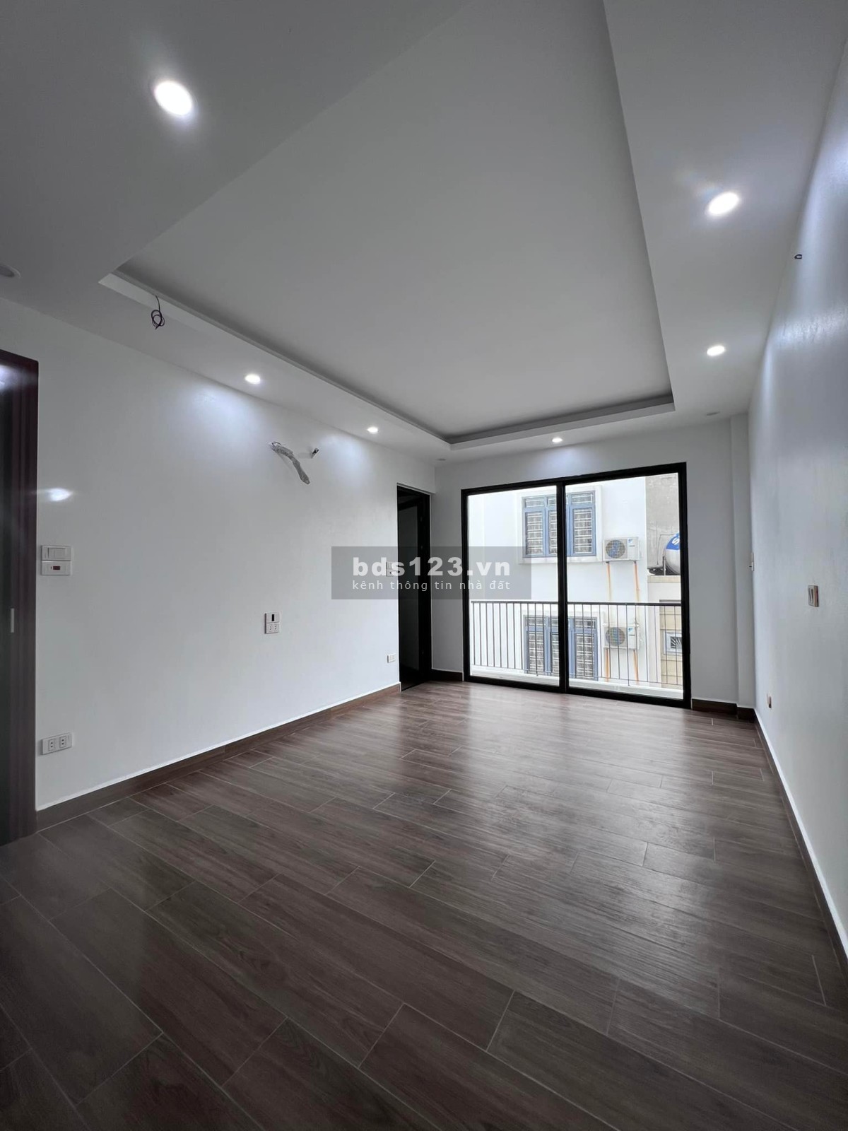 Bán nhà riêng cửa ngõ 6 tầng nằm tại 188 Phố Tư Đình, Long Biên