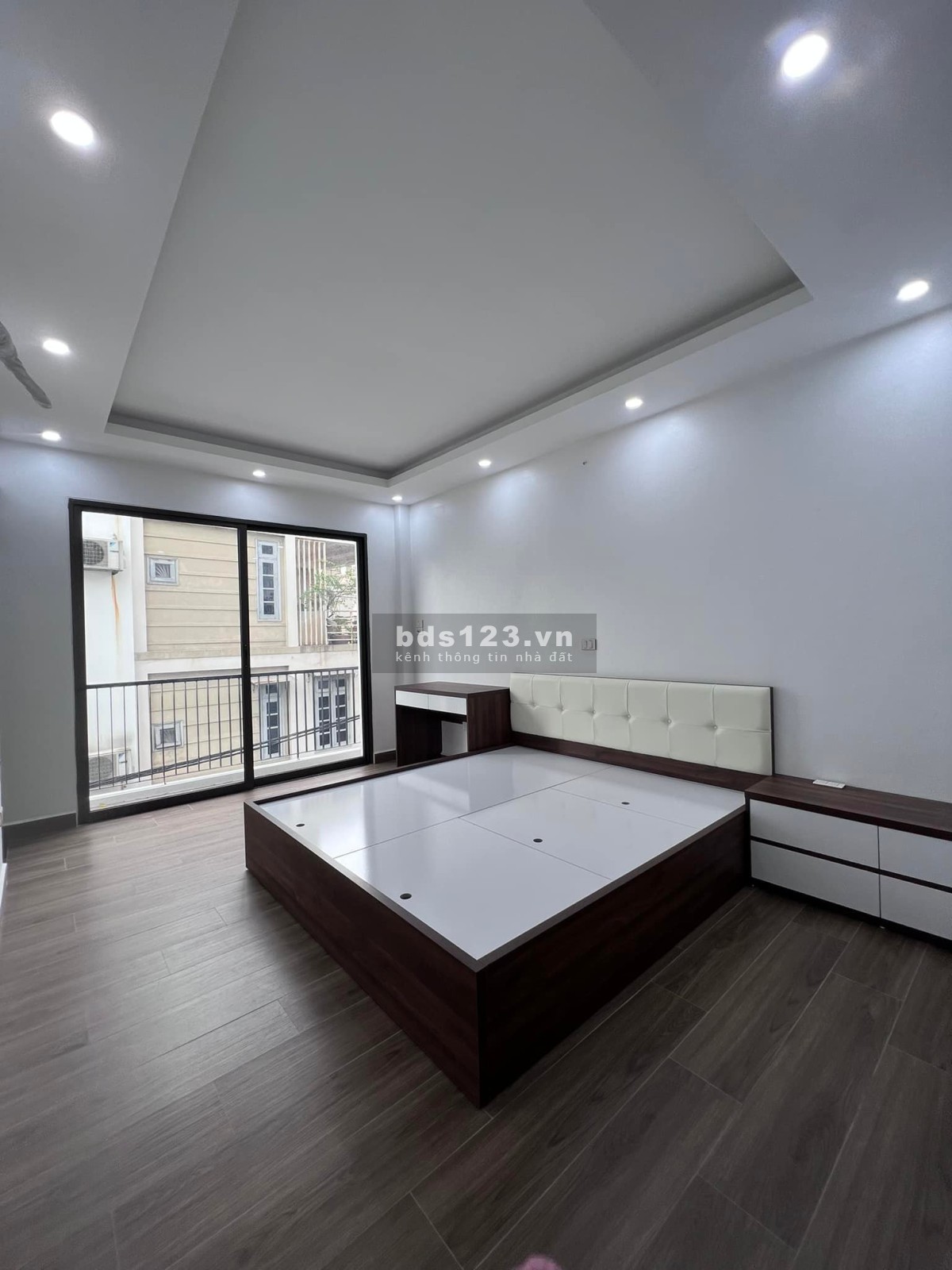Bán nhà riêng cửa ngõ 6 tầng nằm tại 188 Phố Tư Đình, Long Biên