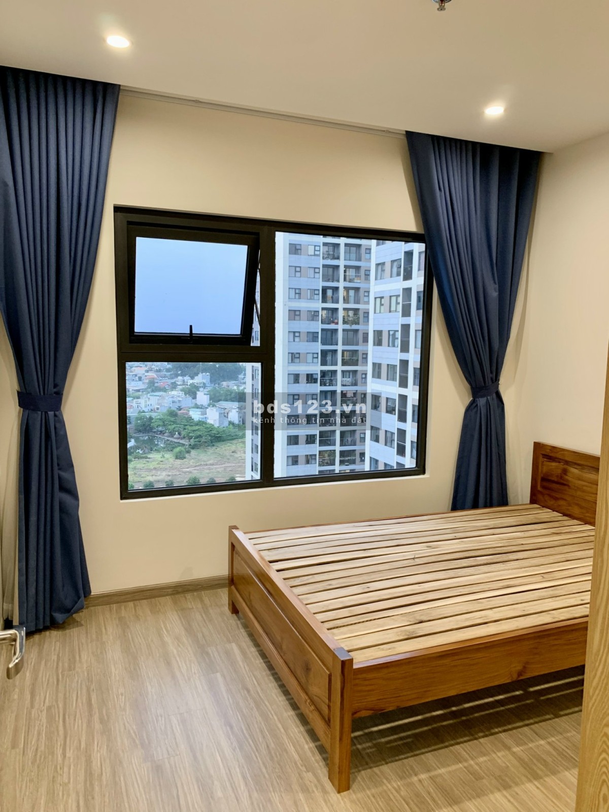 Cho thuê căn hộ 3PN nội thất cơ bản chỉ 9,5 triệu tại Vinhomes Quận 9