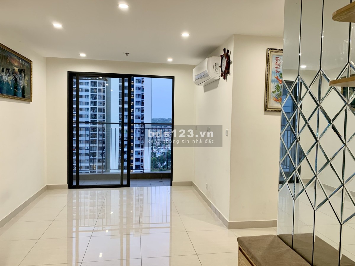 Cho thuê căn hộ 3PN nội thất cơ bản chỉ 9,5 triệu tại Vinhomes Quận 9