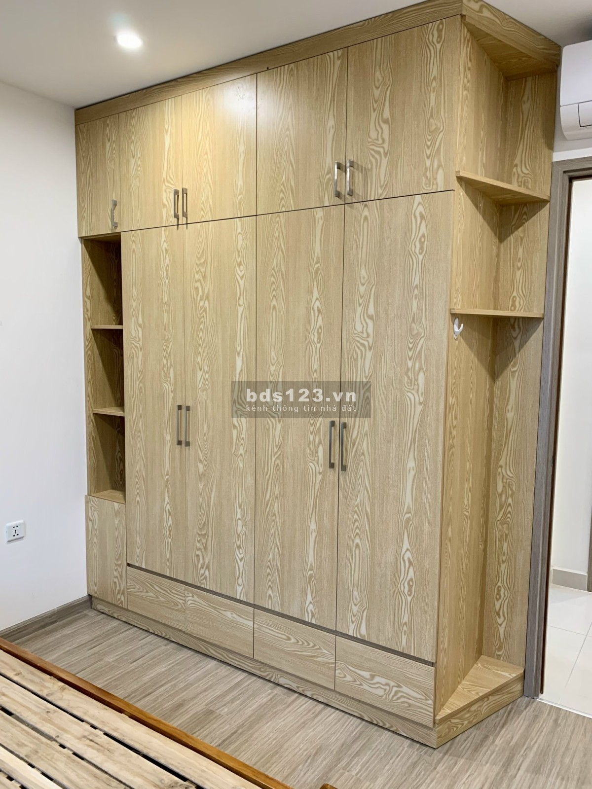 Cho thuê căn hộ 3PN nội thất cơ bản chỉ 9,5 triệu tại Vinhomes Quận 9