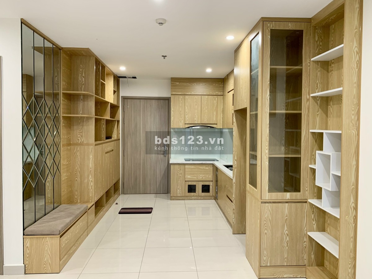 Cho thuê căn hộ 3PN nội thất cơ bản chỉ 9,5 triệu tại Vinhomes Quận 9