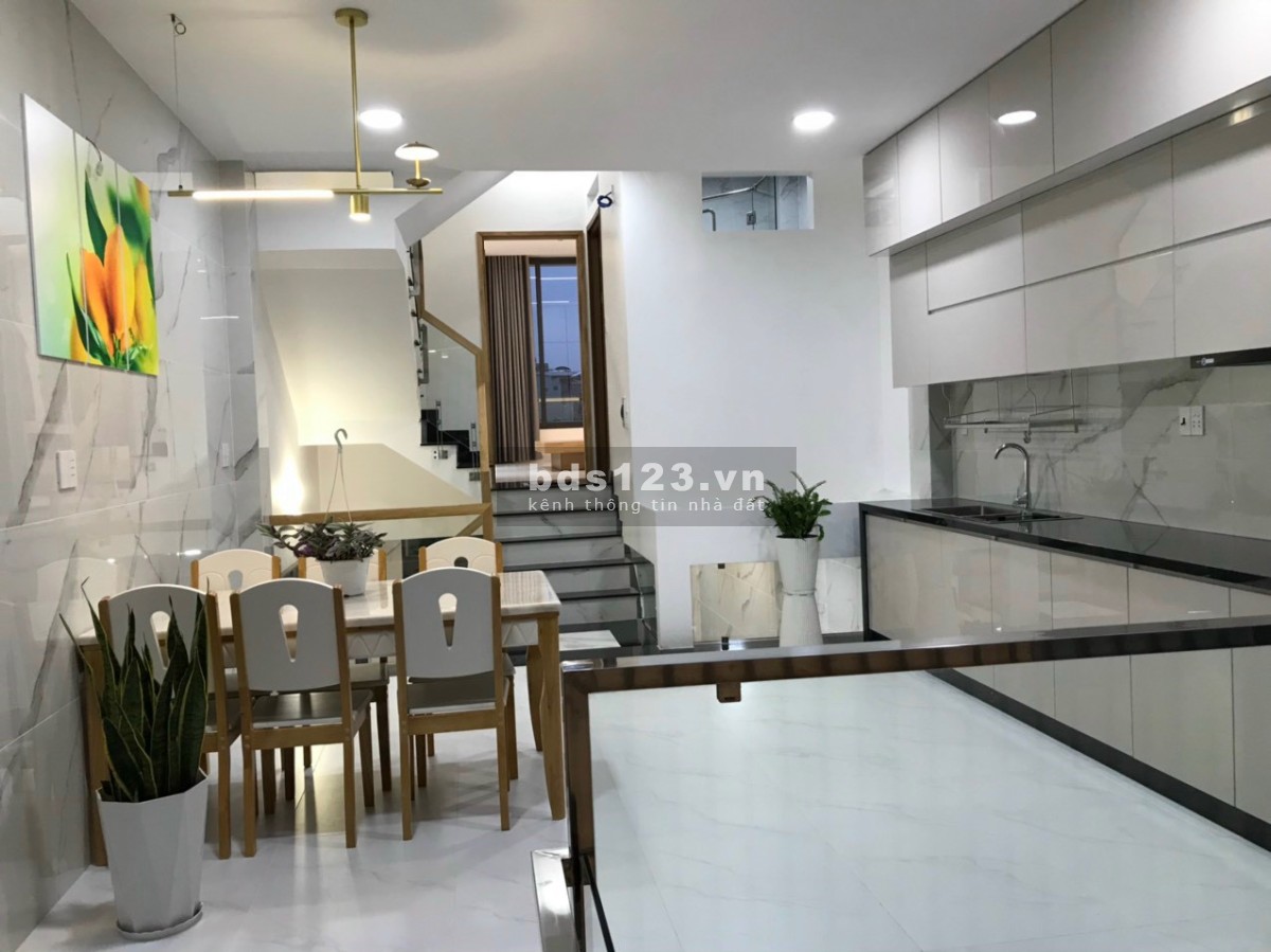 Kẹt tiền cần bán gấp nhà HXH đường Tống Văn Trân P5 Q11. DT: 4.5x16m