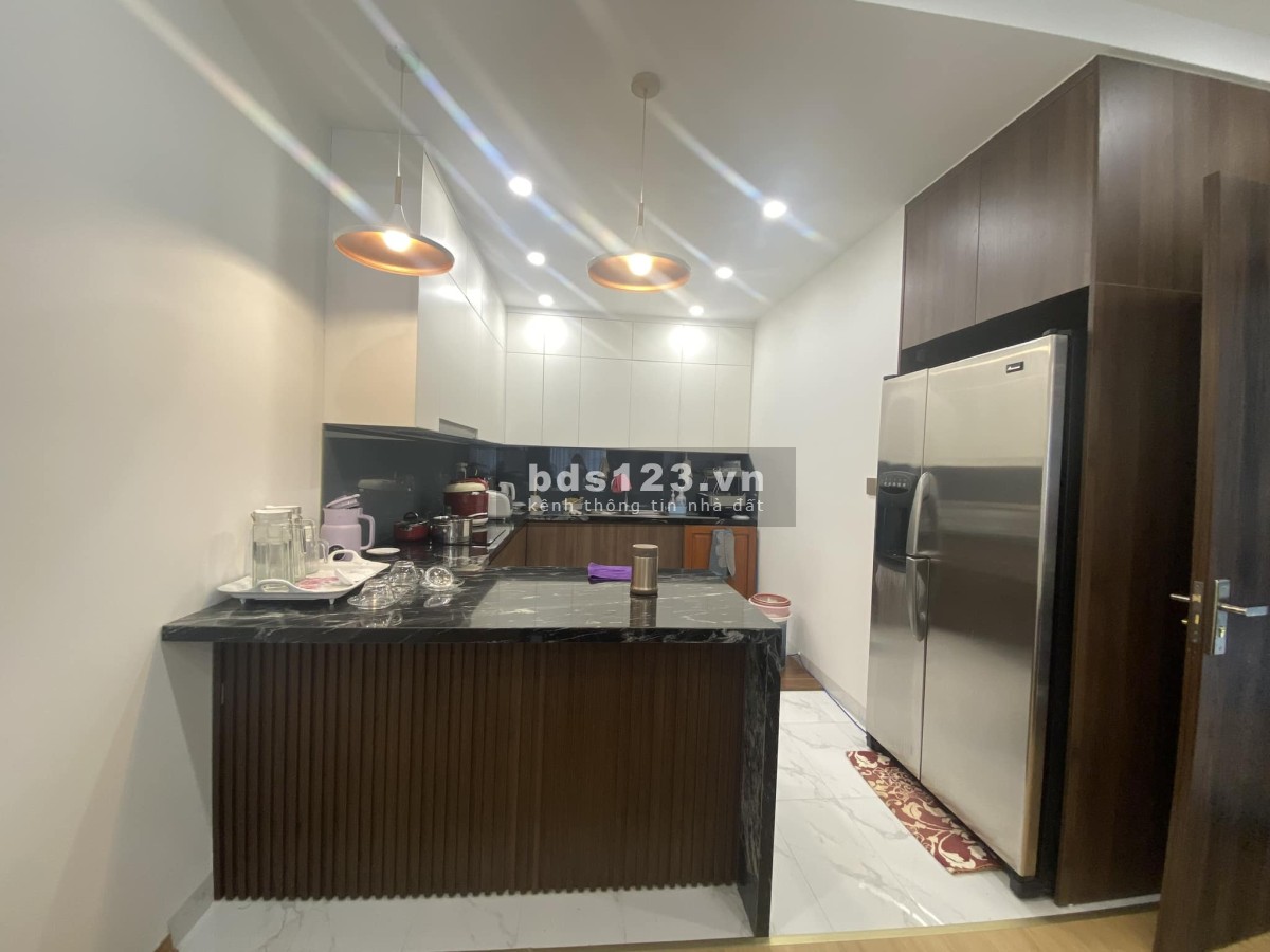 Bán nhà lô góc siêu vip phố Hoàng Cầu, mặt tiền khủng 18m, kd, 110m2x5t, giá chỉ 38 tỷ.