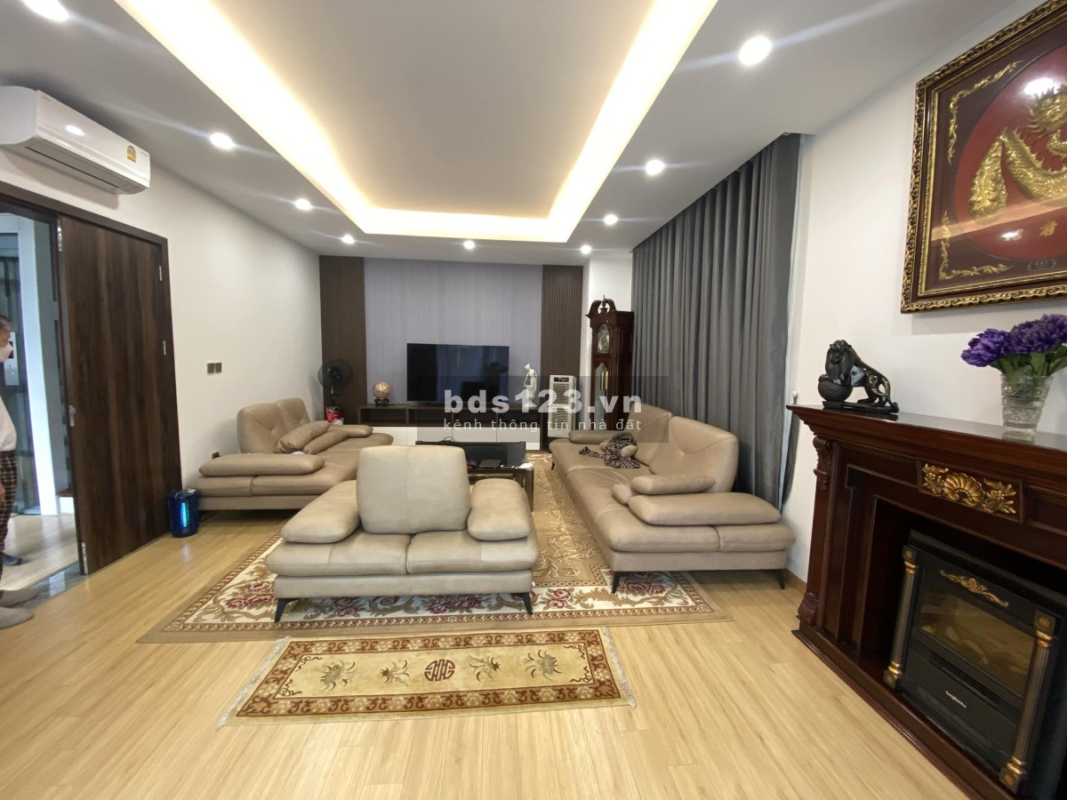Bán nhà lô góc siêu vip phố Hoàng Cầu, mặt tiền khủng 18m, kd, 110m2x5t, giá chỉ 38 tỷ.