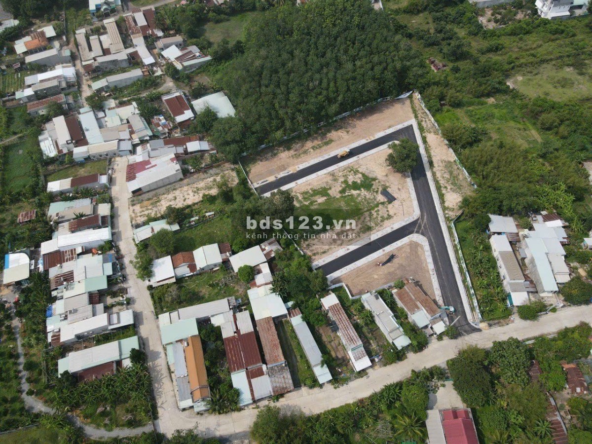 Vỡ nợ giảm giá mạnh miếng đất thổ cư 92m 1 sẹc đường Nguyễn Văn Khạ giá 1 tỷ 350