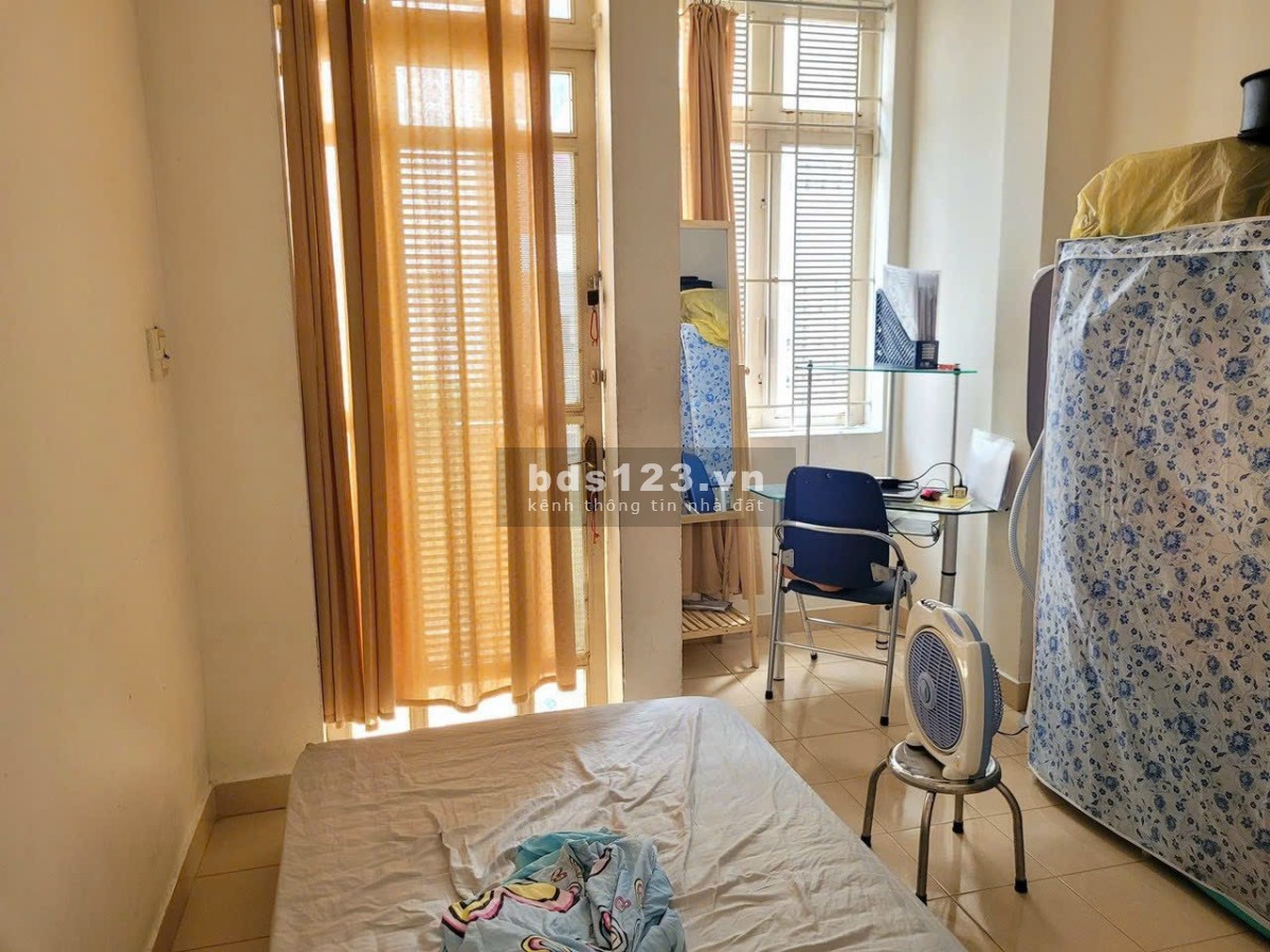 Khu hiếm nhà bán, HXH Nguyễn Trọng Tuyển, PN, 1 sẹc, an ninh, 3 tầng, 4PN, 33m2, 5.5 tỷ