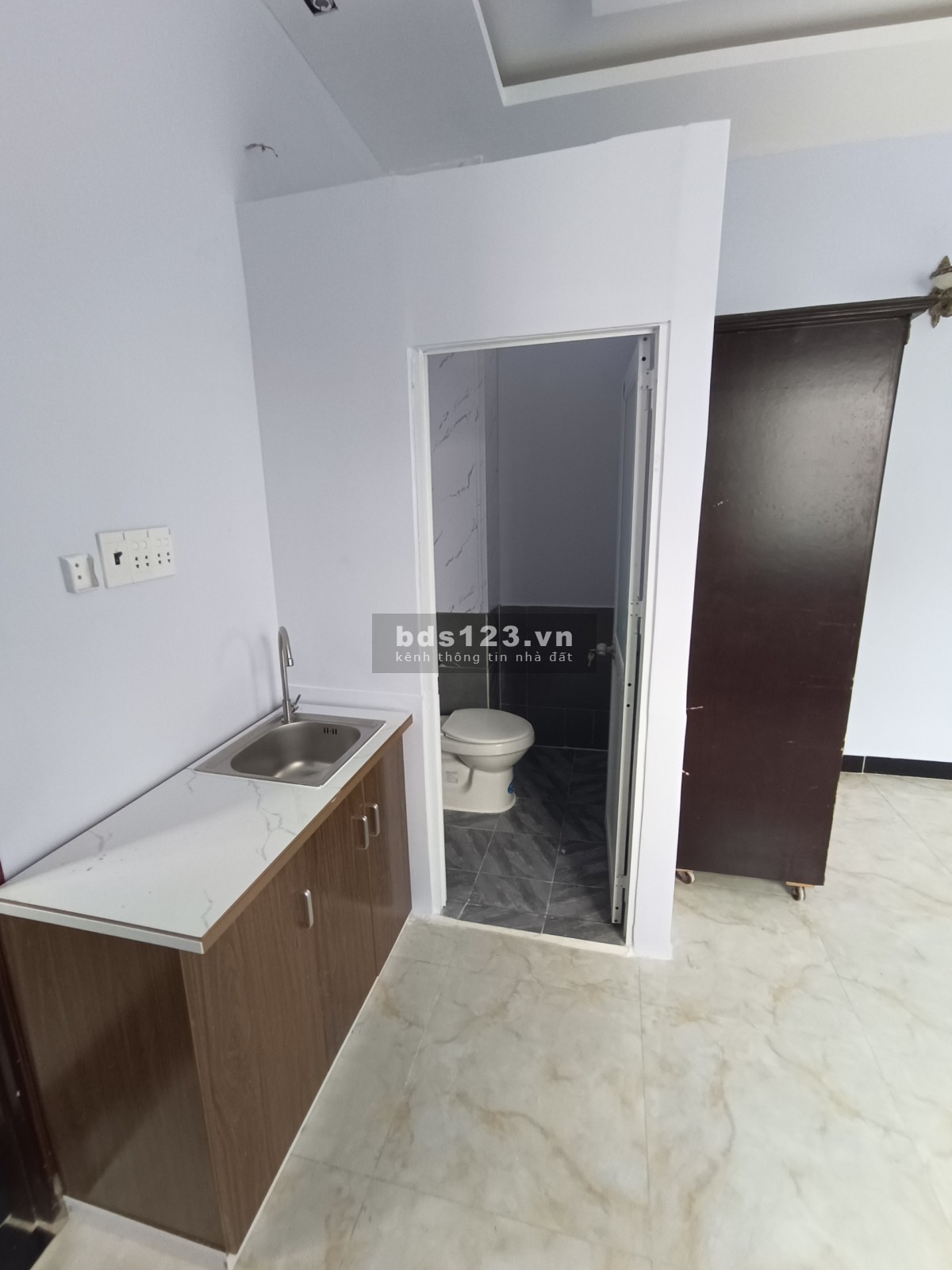 Cho thuê phòng trọ tại Trần Xuân Soạn, quận 7, để được 3 xe, 4 triệu/ tháng