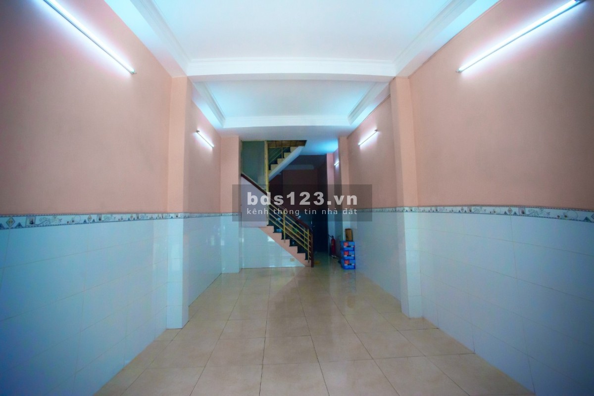 Cho thuê mặt bằng tầng trệt, thuận tiện kinh doanh Dương Tử Giang, quận 5