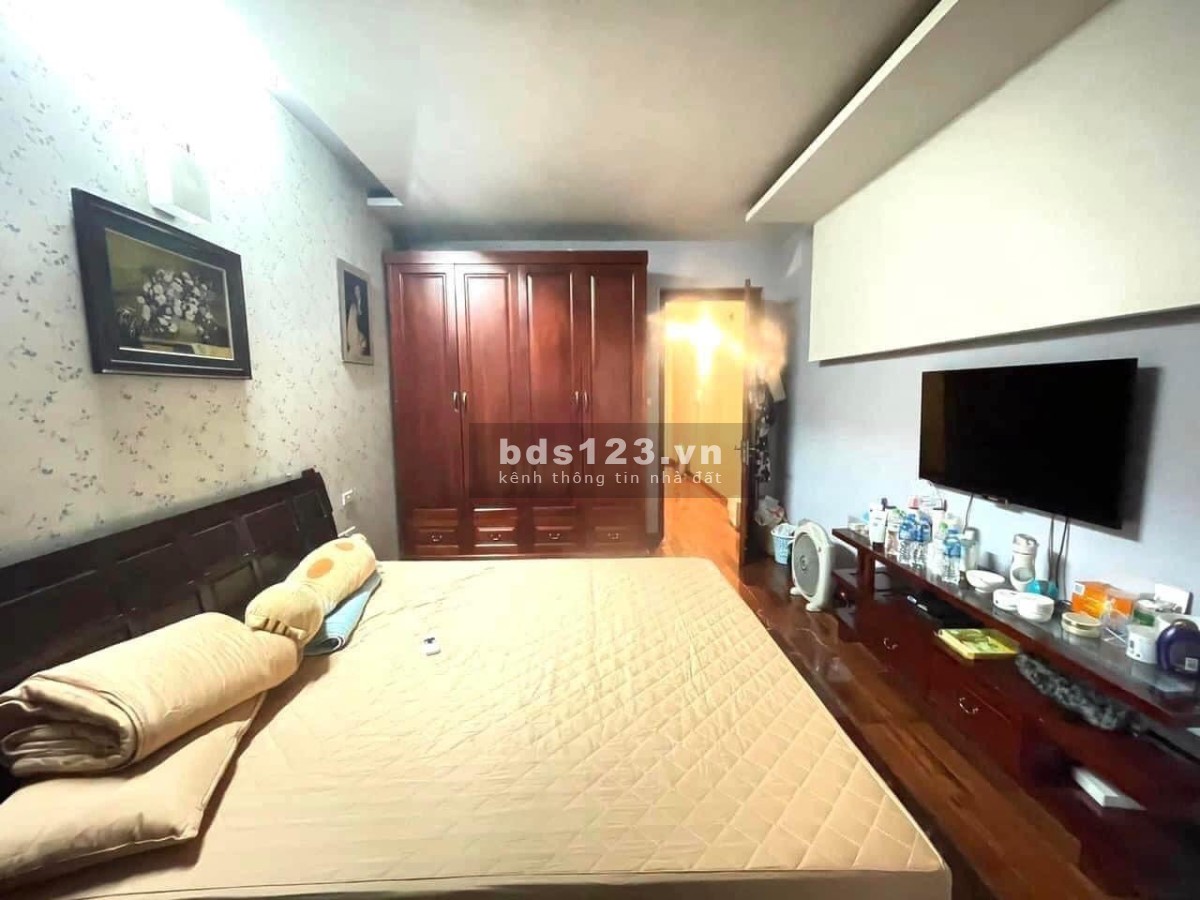 Bán nhà Trung Kính, Đường ô tô tránh, khu dân trí cao, ở sướng 52m2, 265triệu /m2