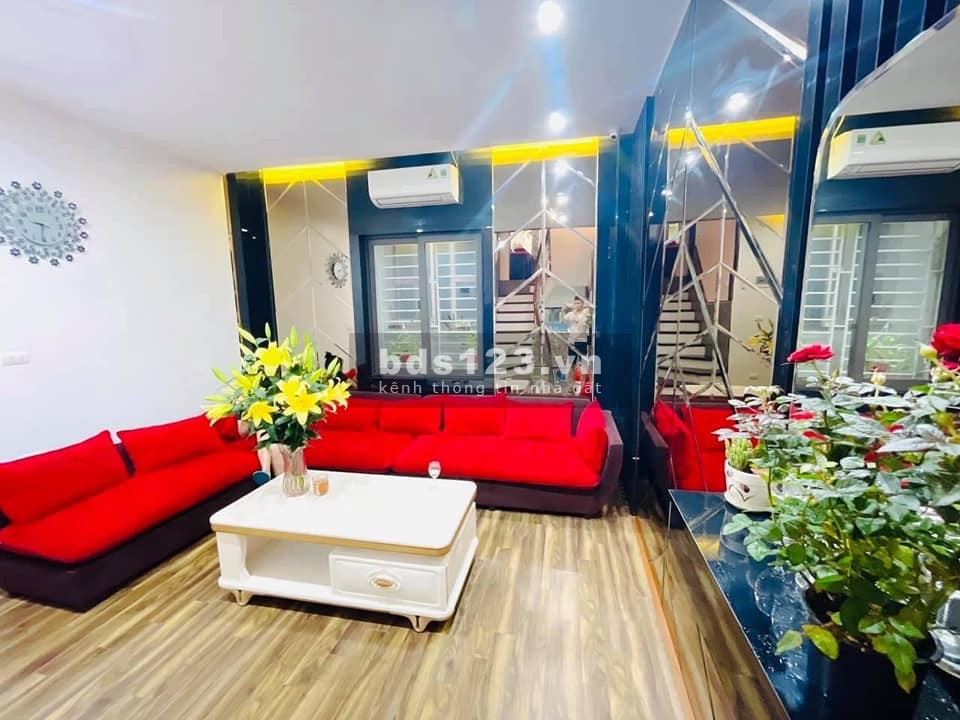 Bán gấp nhà phân lô quận Đống Đa, ôtô vào nhà, kinh doanh, cực gần phố, 45m2x6t, giá chỉ 14.6 tỷ.