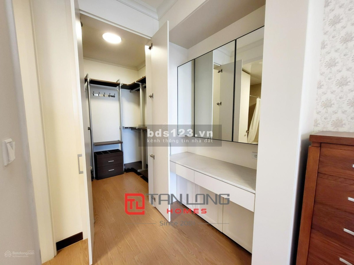 Cần bán căn hộ 3PN/125m2 (căn H) full đồ nhập khẩu mới nguyên tại Starlake. LH 0868049005